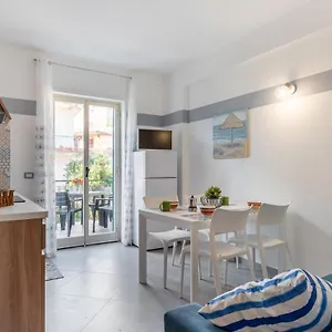 Appartamento La Casa Di Tobia Flat Near The Sea, Giardini Naxos